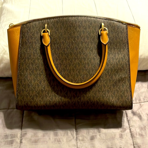 Used Michael Kors Satchel medium - Picture 2 of 5